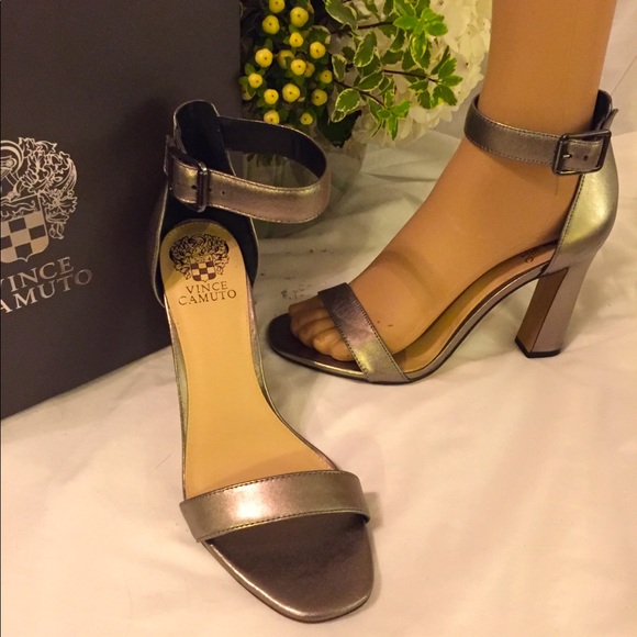 VINCE CAMUTO STRAPPY DRESS HEEL SANDALS - Picture 3 of 11